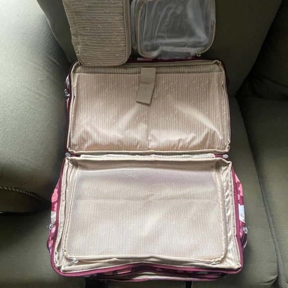 Samantha Brown Carry All Travel Bag BURGUNDY GEO CAMO nwt - Picture 12 of 12